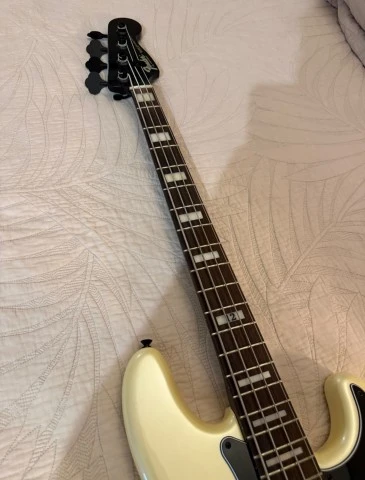 Fender bass Duff Mckagan