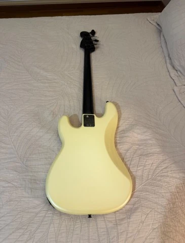 Fender bass Duff Mckagan