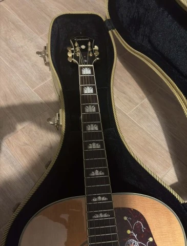 Epiphone EJ-200