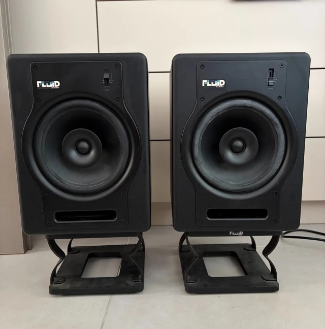 Fluid Audio FX8 ζευγάρι + desktop stands