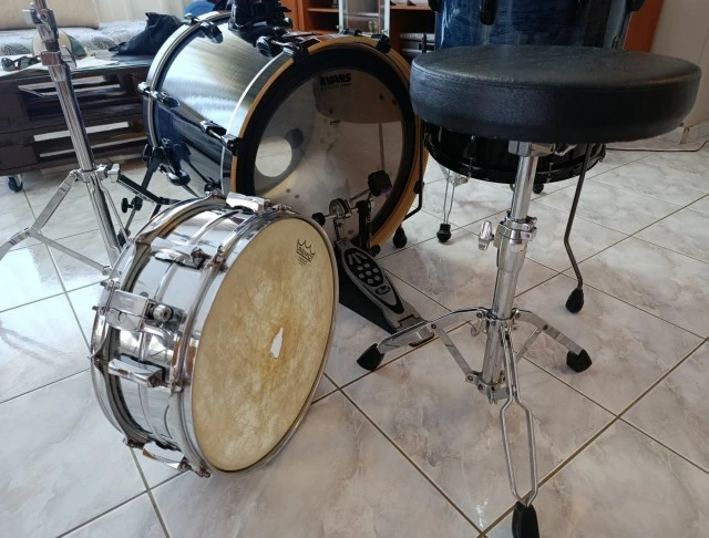 Pearl drum set