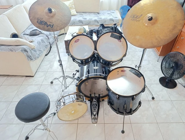 Pearl drum set