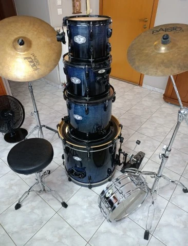 Pearl drum set
