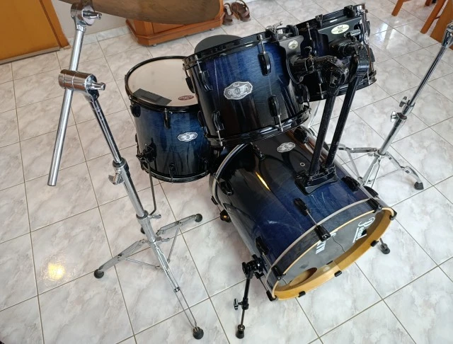 Pearl drum set