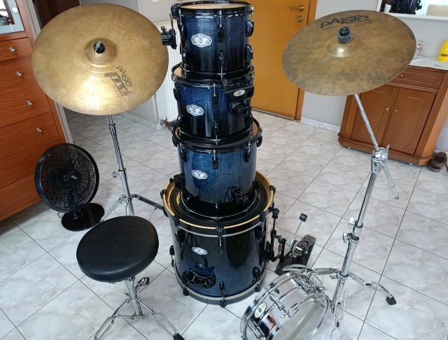 Pearl drum set