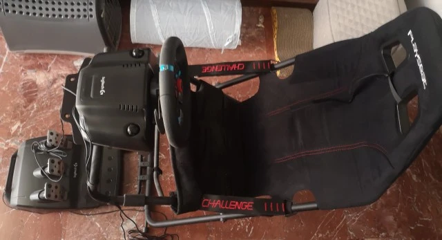 Logitech G29 &amp; Playseat Challenge Black