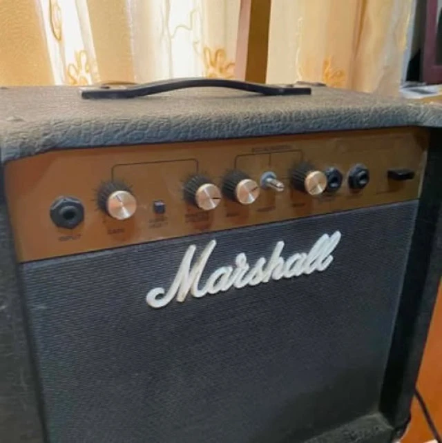 Marshall Valvestate 10  (θελει επισκευη το eq)