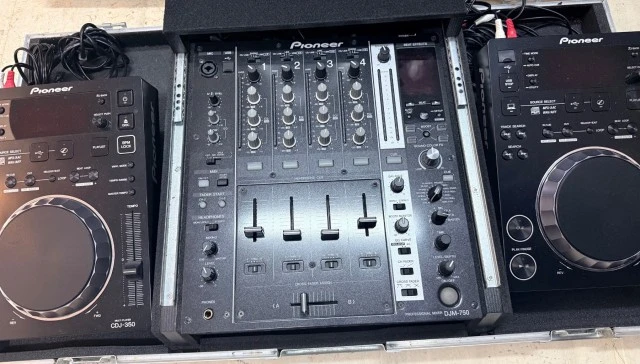 DJ Set: 2x Pioneer CDJ-350 & Μίκτης Pioneer DJM-750