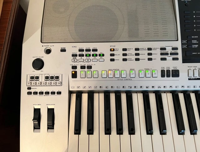 Yamaha PSR-O700