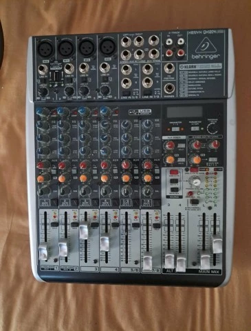 Behringer XENYX QX1204USB 