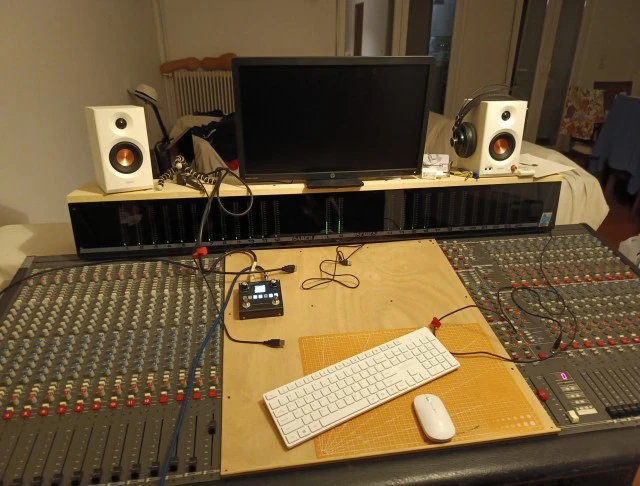 Studio bundle (Mixer, studio monitors, Display etc)