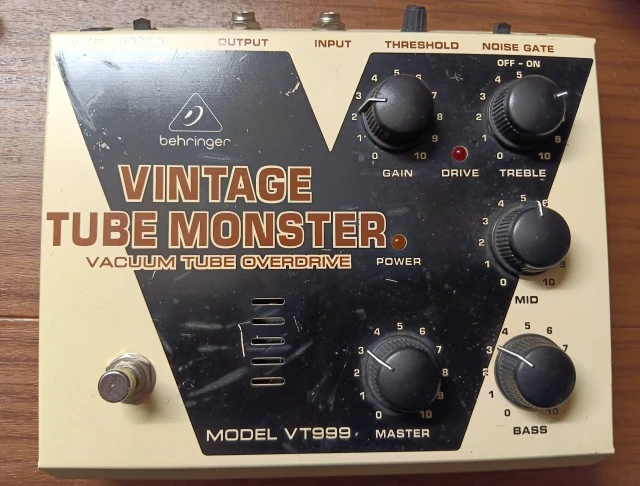 Behringer VT999