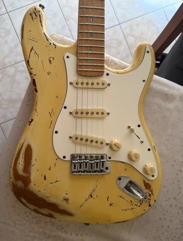 Fender Stratocaster tv yellow relic
