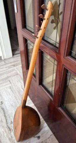 Ταμπουράς (Σάζι) μαζί με δερμάτινη θήκη