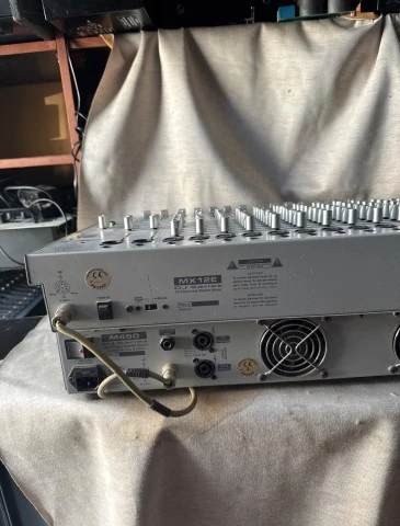 αυτοενισχυόμενος μίκτης Acustica MX12E + Ενισχ