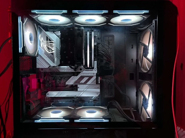 Desktop PC tower με Intel 13600K