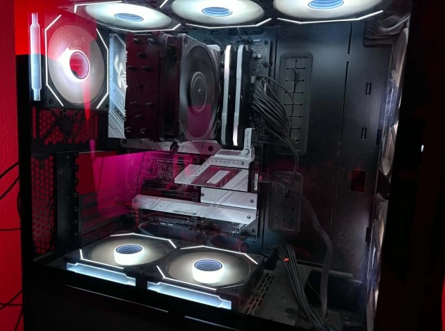 Desktop PC tower με Intel 13600K