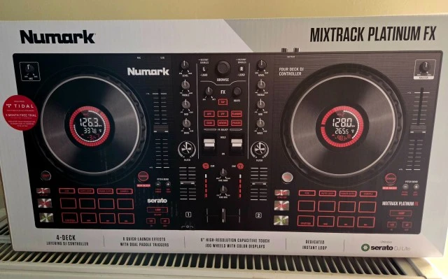 Numark Mixtrack Platinum FX + Virtual dj + θήκη 