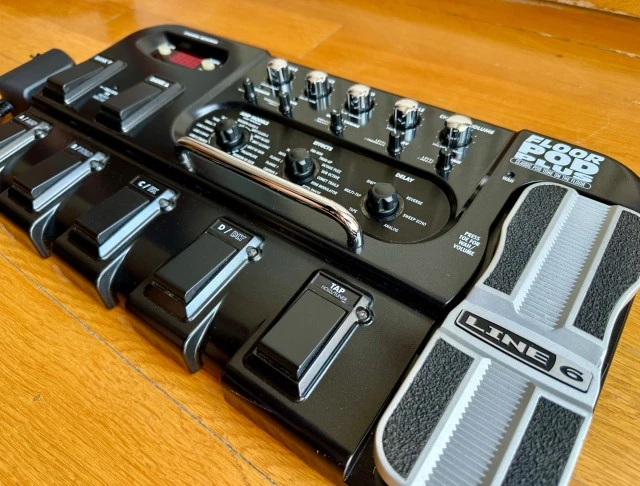 LINE 6 Floor POD Plus Guitar Multi Effects Processor