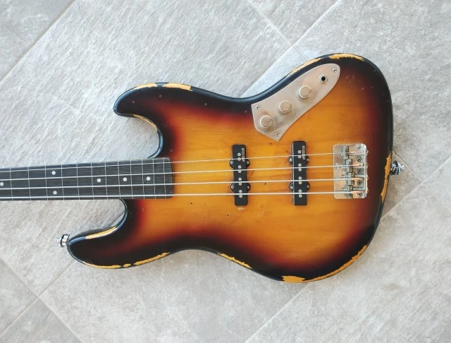 Vintage V74 ICON Fretless