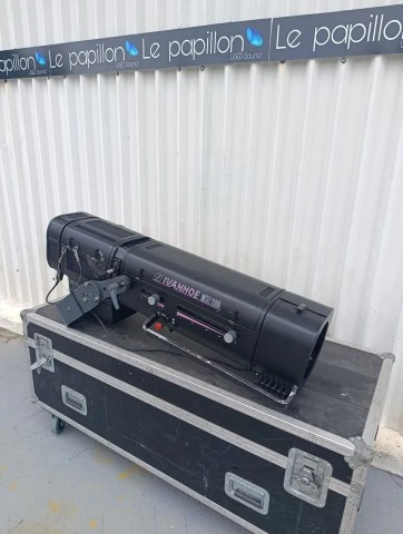 Robert Juliat Ivanhoe CAD900 Follow spot+Flight Case 