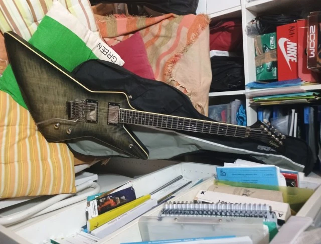 Epiphone Brendon Small GhostHorse Explorer  (+ θήκη)