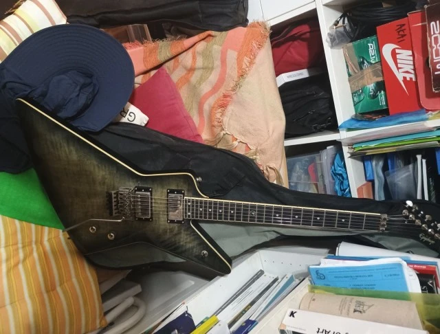 Epiphone Brendon Small GhostHorse Explorer  (+ θήκη)