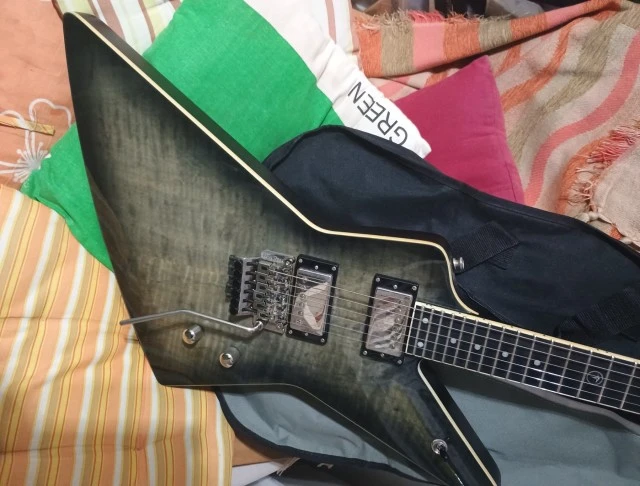 Epiphone Brendon Small GhostHorse Explorer  (+ θήκη)