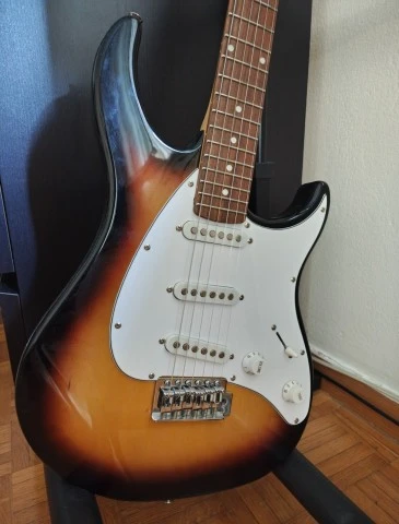 Peavey Raptor Plus SSS Sunburst