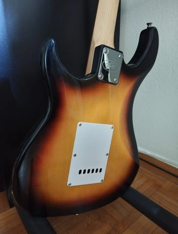 Peavey Raptor Plus SSS Sunburst