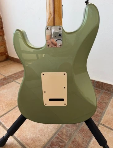 Fender Stratocaster sage green 