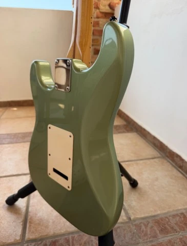 Fender Stratocaster sage green 