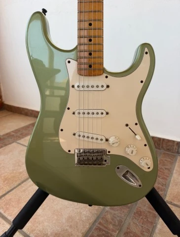 Fender Stratocaster sage green 