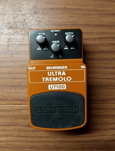 Behringer Ultra Tremolo UT100