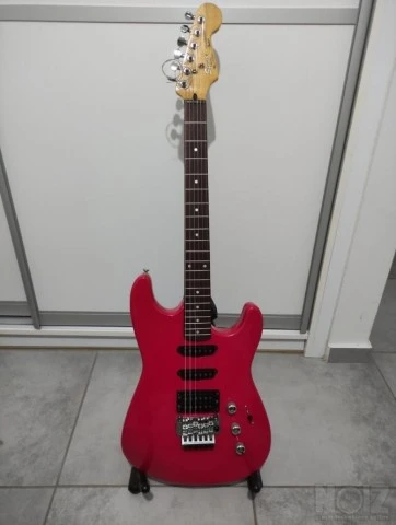 Squier Stratocaster SUPERSTRAT HSS Floyd