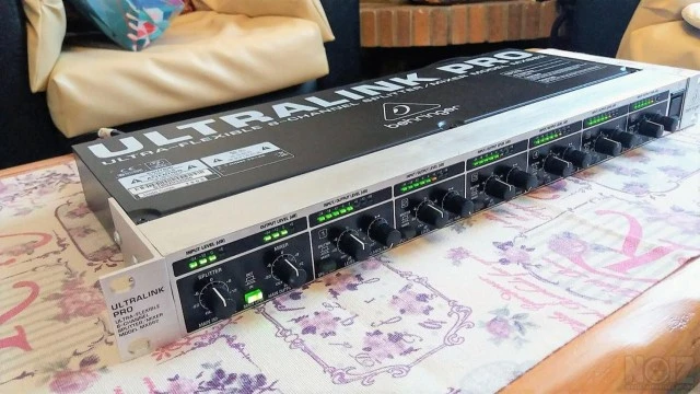 Behringer Ultra Link Pro MX 882