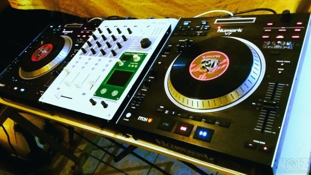 Numark V7 Motorized DJs Controller
