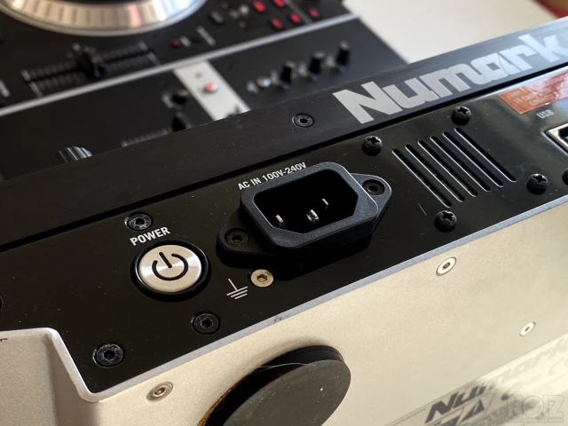 Numark V7 Motorized DJs Controller