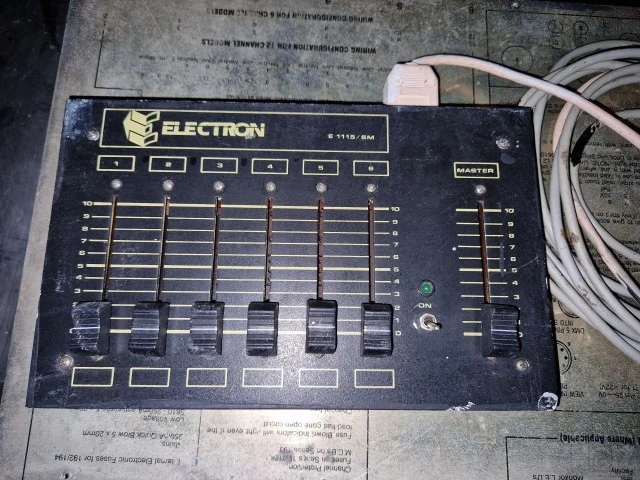 Dimmer 6 καναλιών με κονσόλα