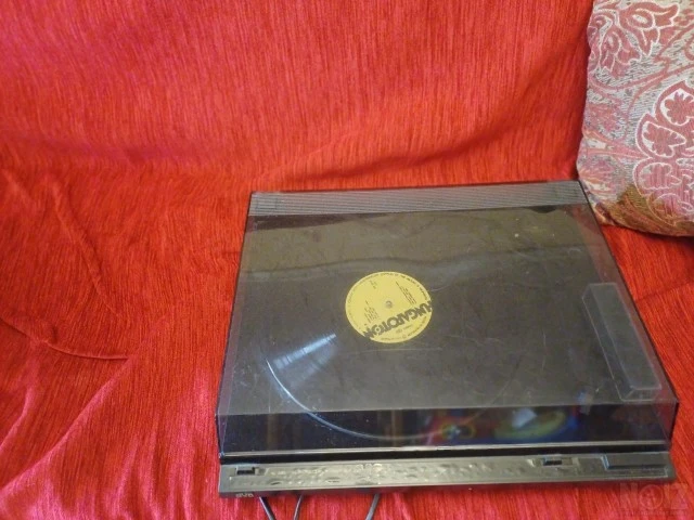 JVC AL-A151 Turntable (Vintage)