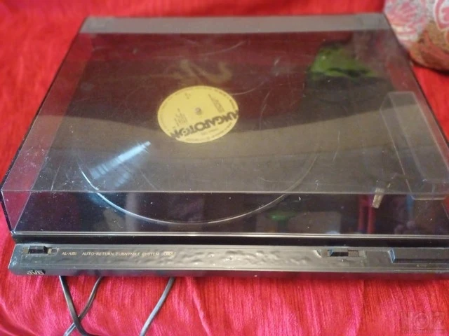 JVC AL-A151 Turntable (Vintage)