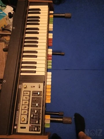 Roland sh 2000