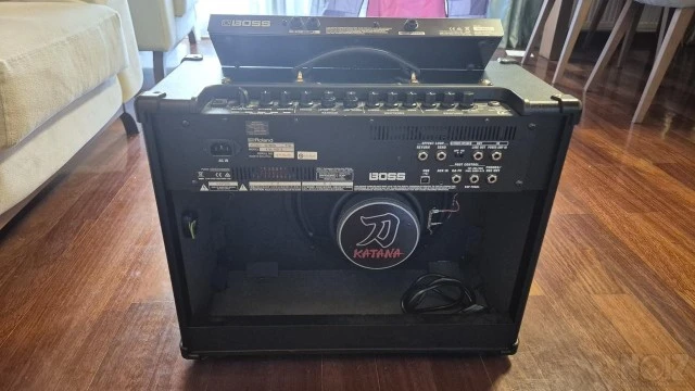 Boss Katana 100 V2 + Footswitch + Cover