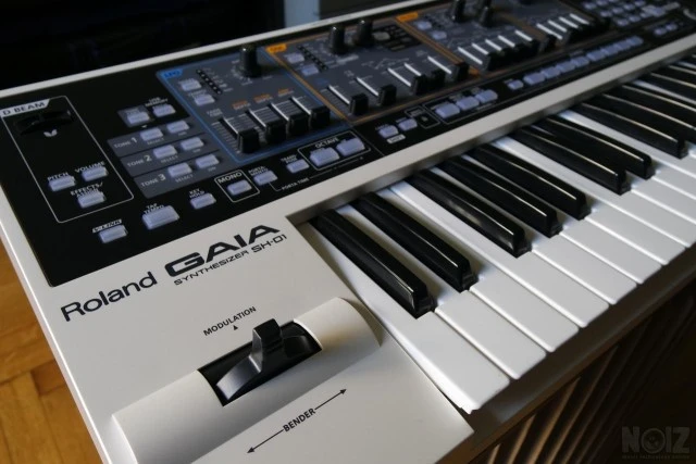 Roland GAIA SH-01 Synthesiser