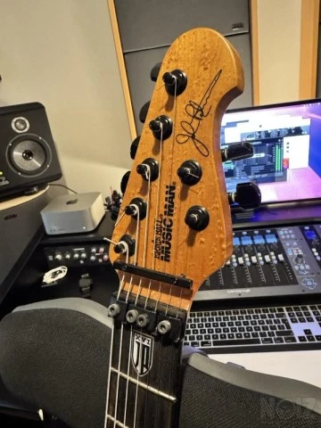 Music Man JP16 7 String John Petrucci Bl