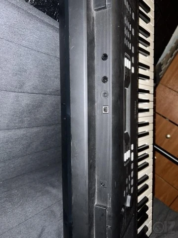 Yamaha PSR-E373