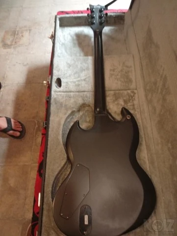Esp/Ltd 400b Baritone με την βαλίτσα της