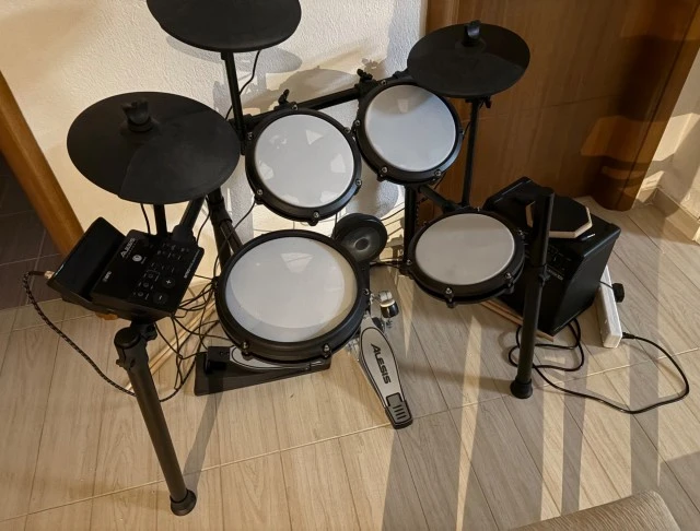 Alesis Nitro Max