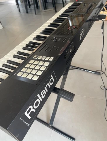 Roland FA 07