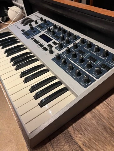 Access Virus Indigo 2000 - Silver